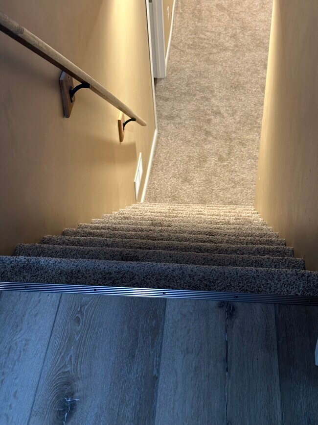 Building Photo - 831 25th Ave N