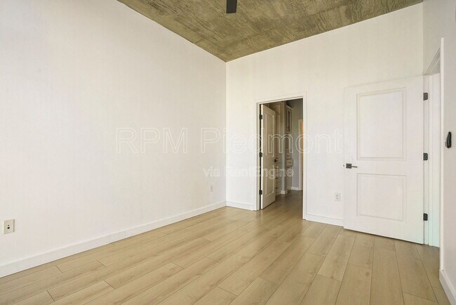 Building Photo - 250 Pharr Rd NE