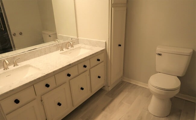 Building Photo - 15326 McConn St