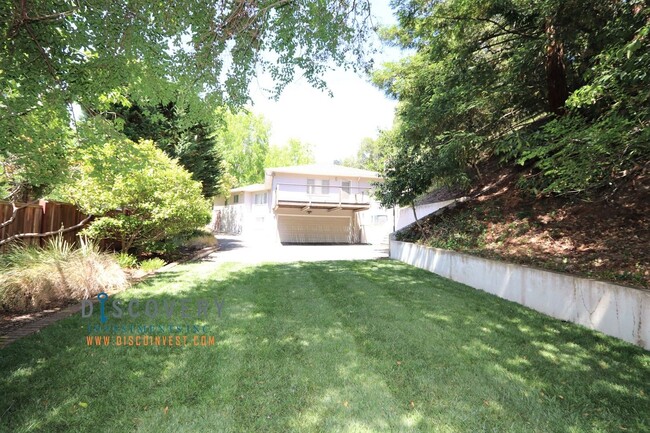 Building Photo - Piedmont Mid-Century 5 Bedroom 4.5 Bathroo...