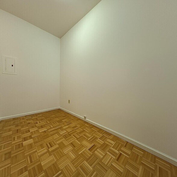 Building Photo - 306 W 106th St