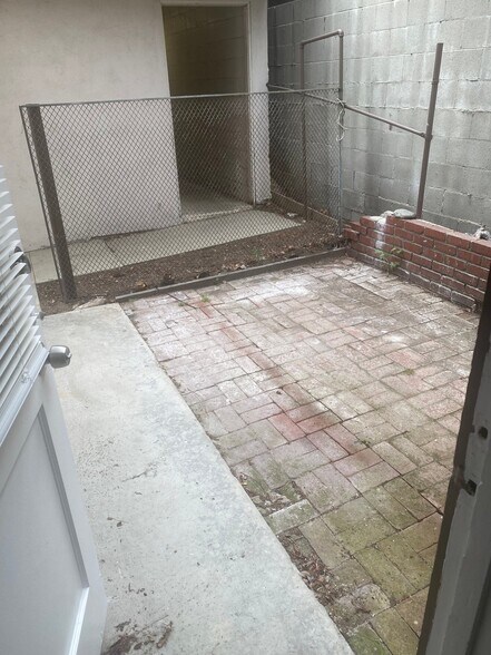 Building Photo - 45 S Vinedo Ave