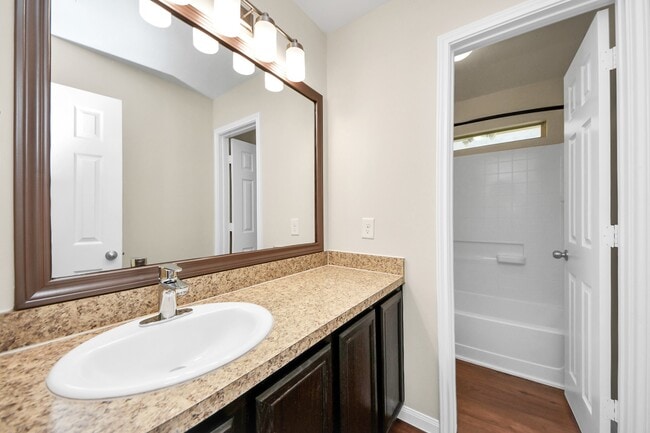 Building Photo - 819 Sun Prairie Dr