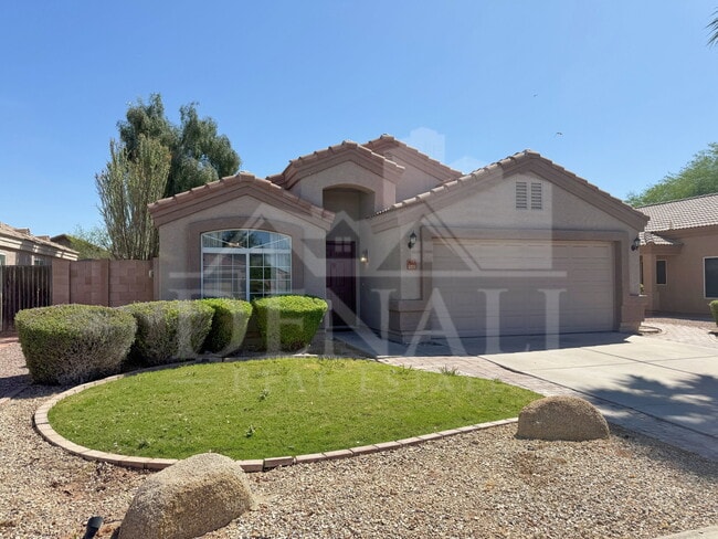 Building Photo - 923 E Monterey St