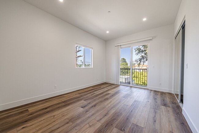 Building Photo - 4445 Auckland Ave