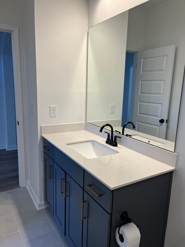 Building Photo - Beautiful New Home