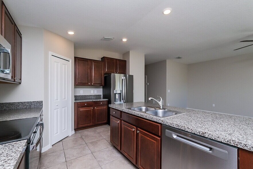 Building Photo - 1758 Broad Winged Hawk Dr