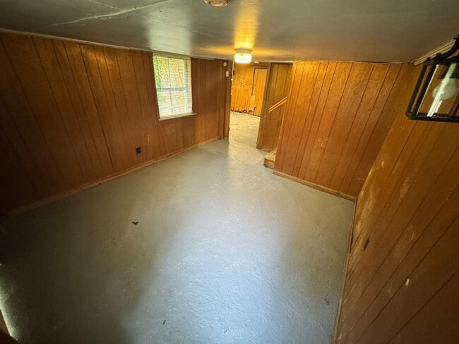 Building Photo - 327 Woolfolk St