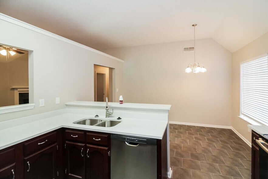 Building Photo - 5397 Kayla Dr