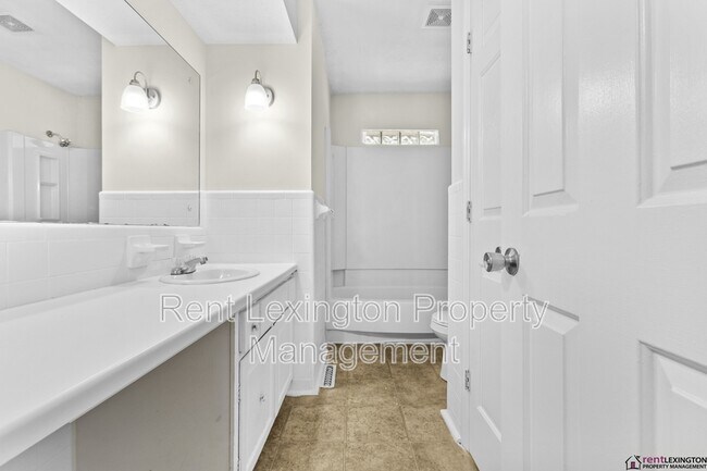 Building Photo - 3330 Tisdale Dr