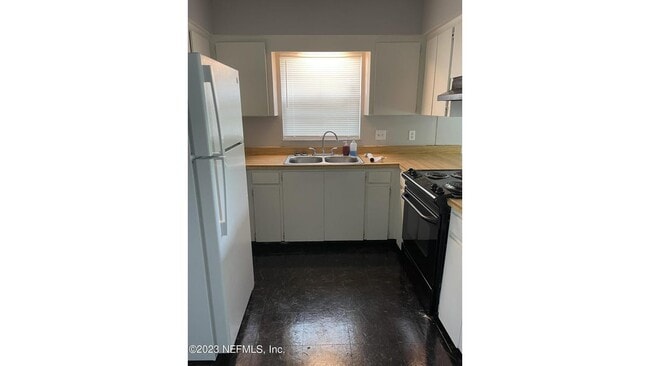 Building Photo - 6073 Shakespeare Dr