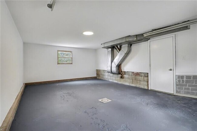 Building Photo - 841 E Lutton St