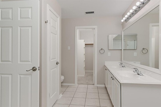 Building Photo - 11 Scenic Brook Ct