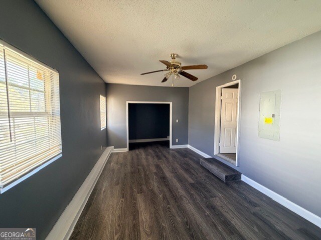 Building Photo - 2620 Cumberland Dr