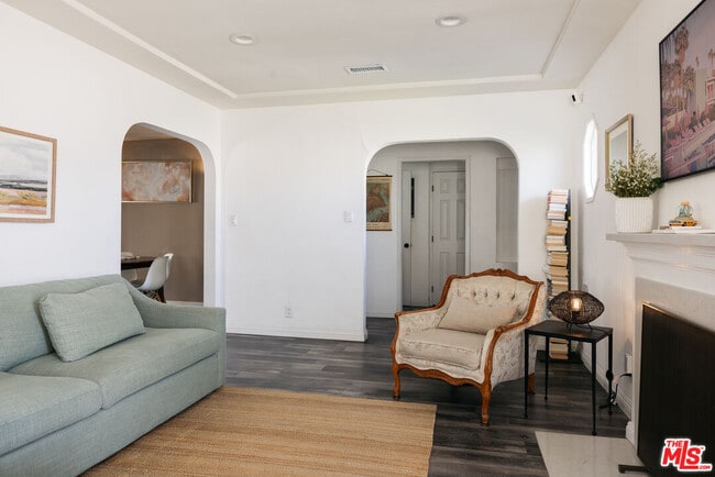 Building Photo - 1916 W 94th St