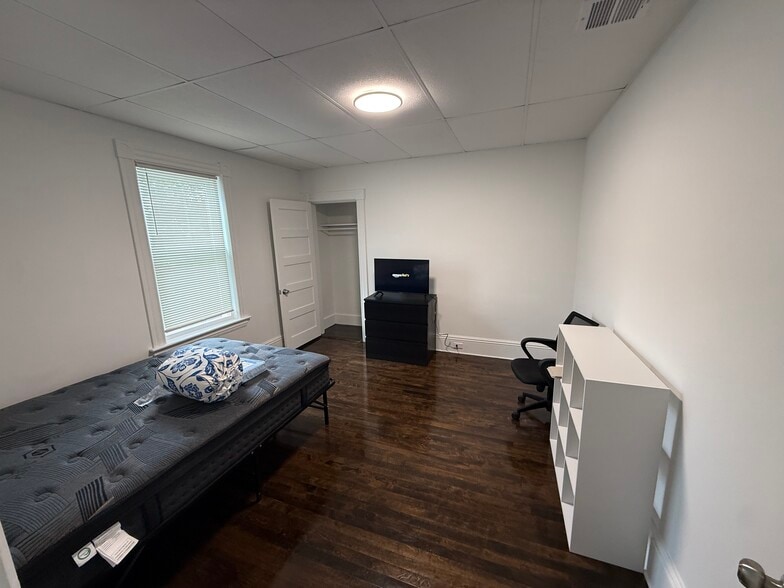 Building Photo - 25 Wyman St