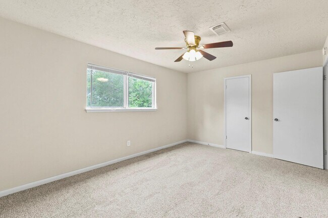 Building Photo - 3735 Pineleaf Dr
