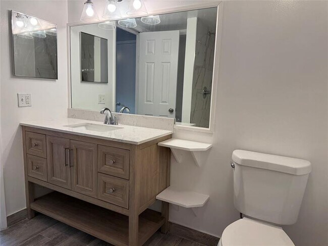 Building Photo - 606 Gardens Dr