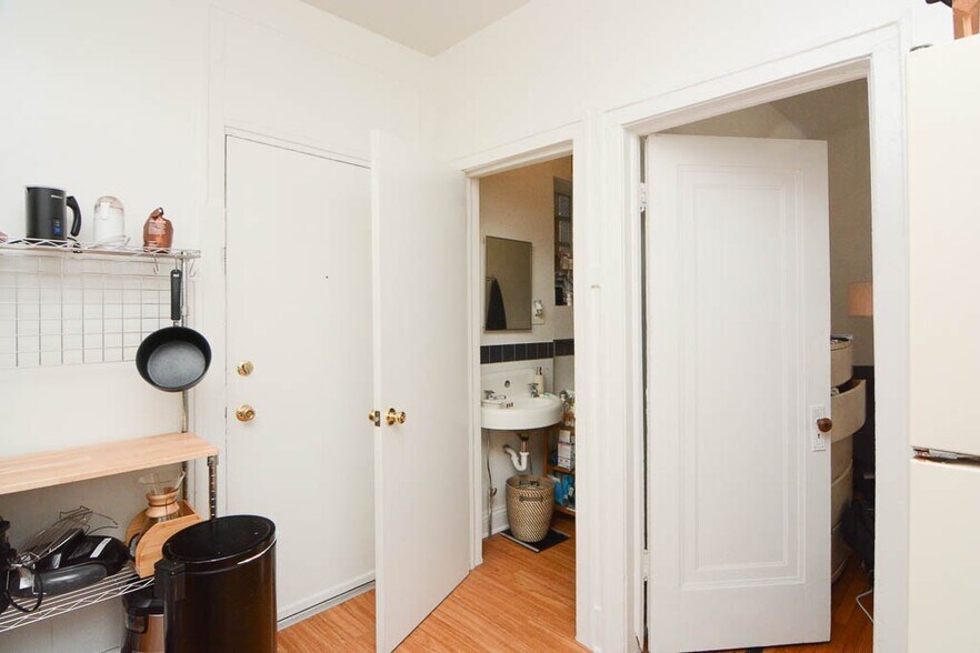 Building Photo - 1938 W Crystal St