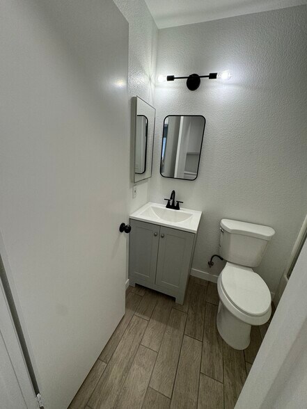 Building Photo - 366 Samsara Ct