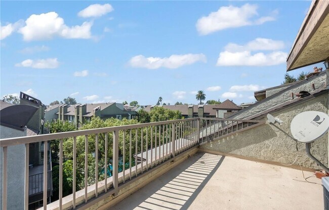 Building Photo - 330 Cordova St