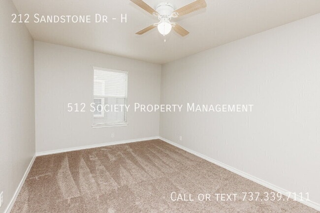 Building Photo - 212 Sandstone Dr