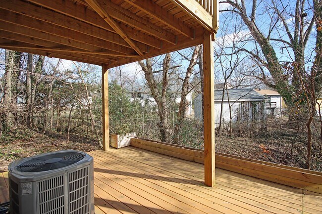 Building Photo - Pet-Friendly End-Unit Ridgecrest Townhome