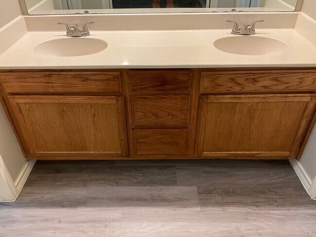 Building Photo - 10220 Lilac Ln