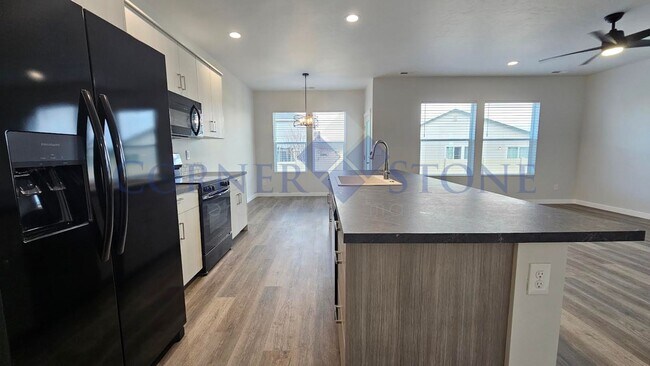 Building Photo - Like New Home With Community Pool!