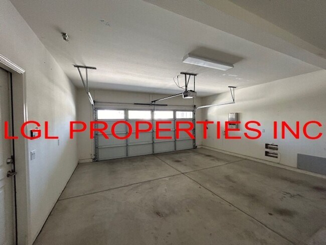 Building Photo - 2826 Maybrook Dr