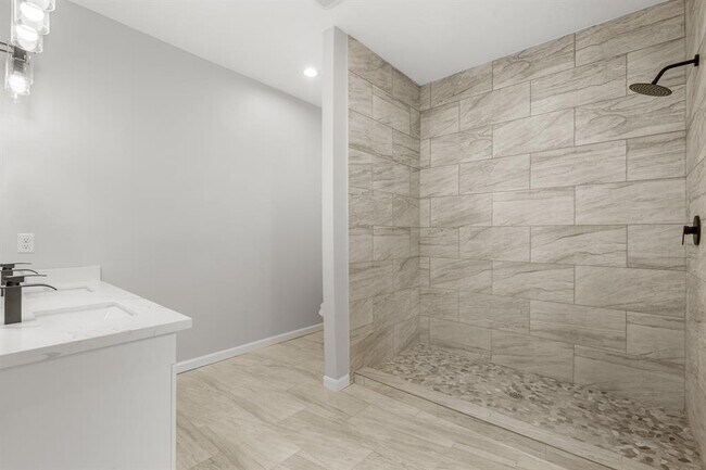 Building Photo - 11923 Pondwood Dr