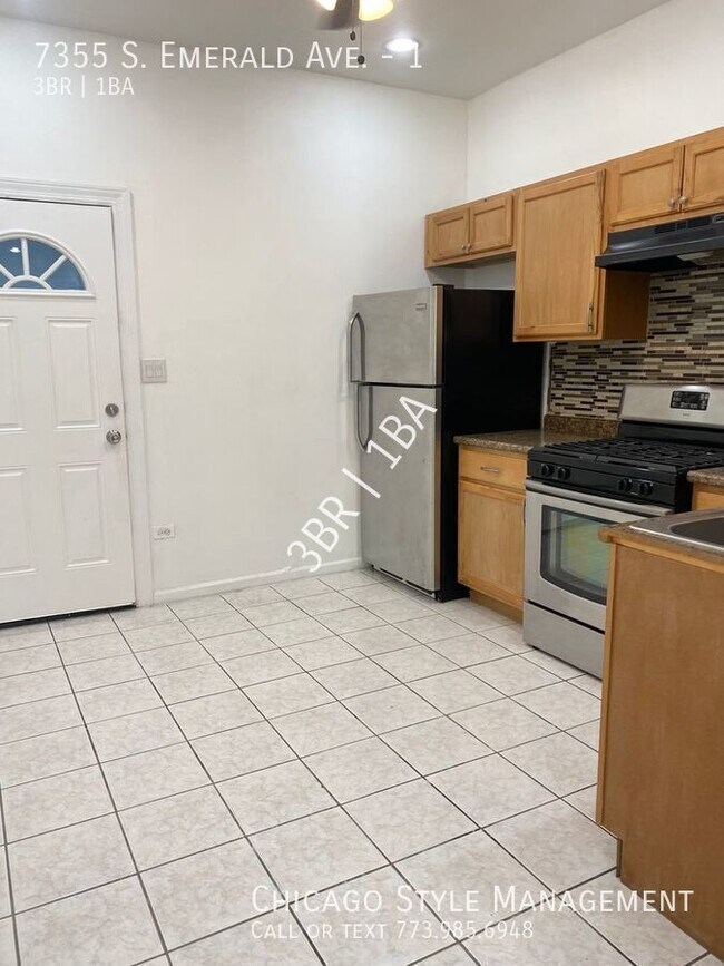 Building Photo - Generous Living Space
