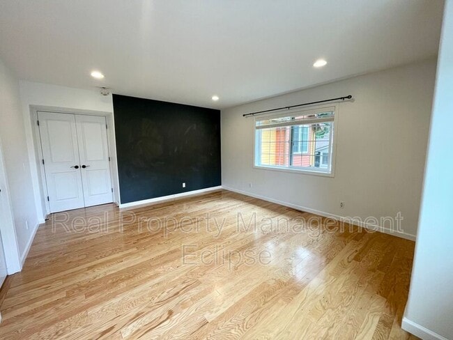 Building Photo - 315 N 155th St