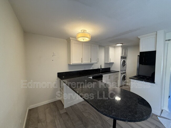 Primary Photo - 205 E Hurd St