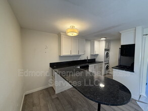 Building Photo - 205 E Hurd St