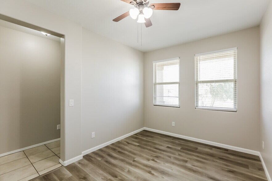 Building Photo - 6861 S Blue Hills Dr