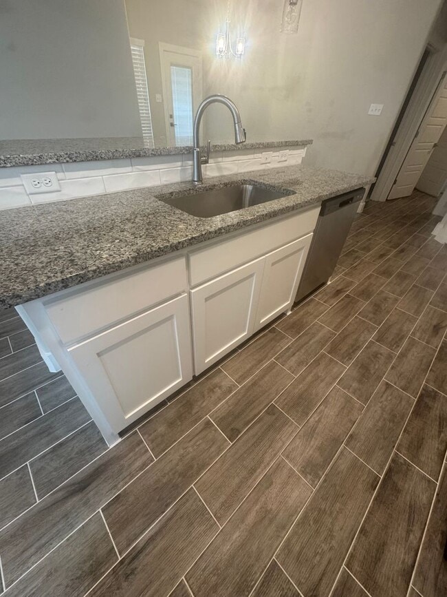 Building Photo - 3/2/2 located in Godley! Move in Specials call to inquire