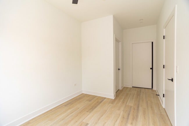 Building Photo - 3821 N Ashland Ave