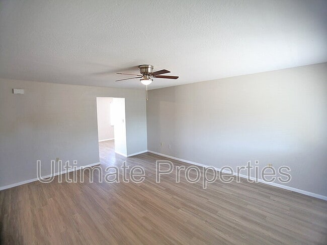 Building Photo - 13036 N 17th Ave
