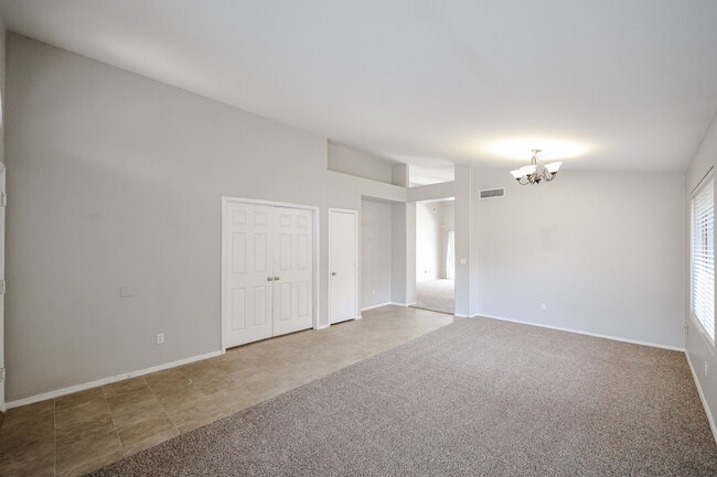 Building Photo - 14707 W Lupine Ln