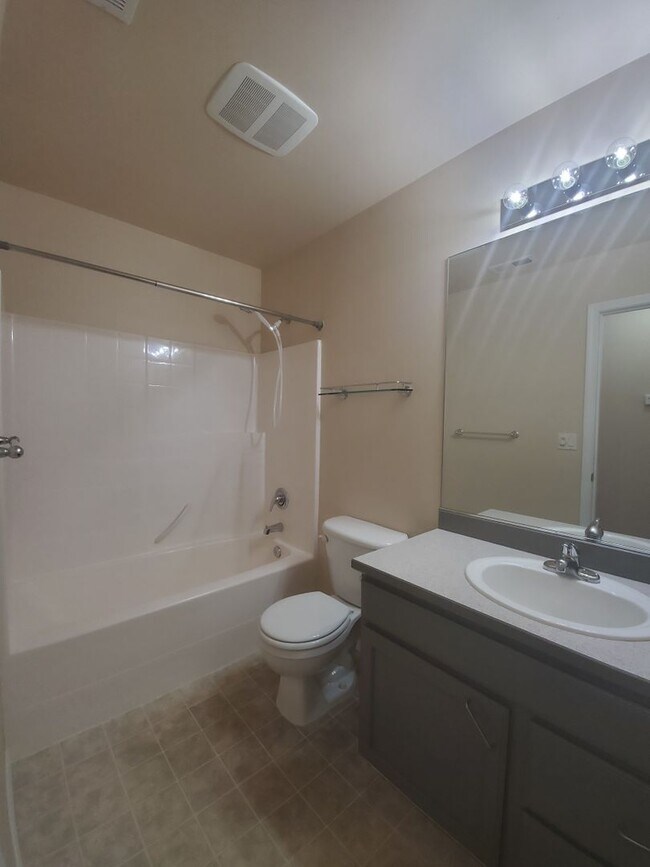 Building Photo - 2421 S Arthur Ct