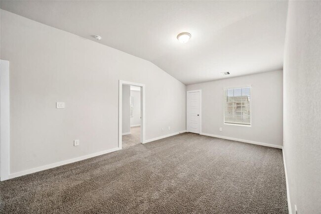 Building Photo - 18033 Martin Pines Dr