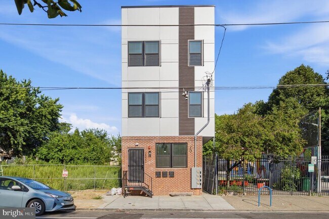 Building Photo - 2322 N 5th St