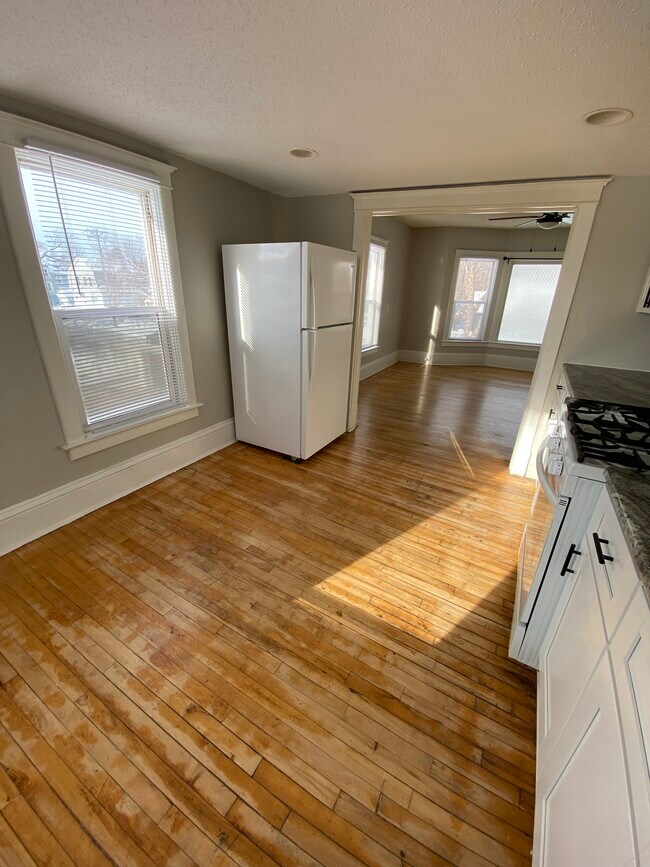 Building Photo - 2901 28th Ave S