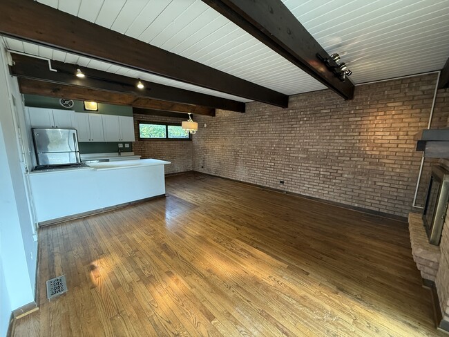 Building Photo - 1201 W Belden Ave