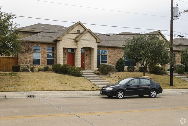 Building Photo - Kings Village Carriage Homes