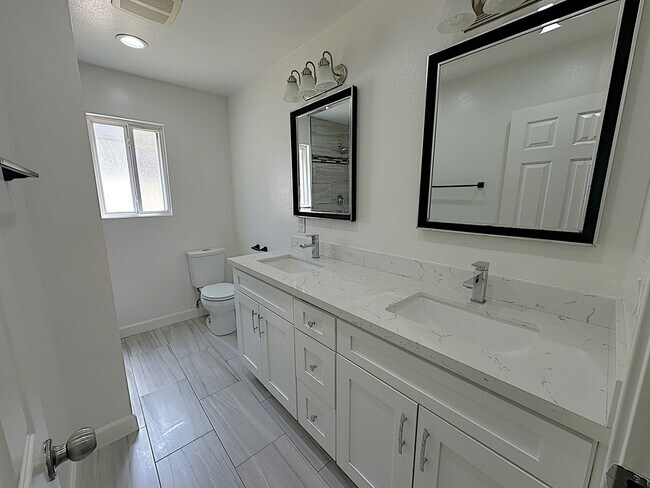 Building Photo - Spacious 3-Bedroom Retreat with Renovated ...