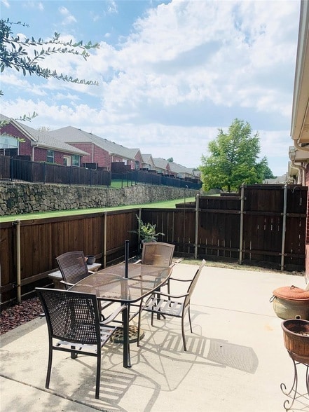 Building Photo - 2808 Mott St