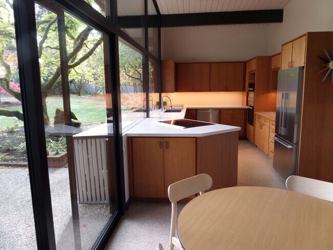 Building Photo - Incredible 3-Bedroom Mid-Century Stunner on Mercer Island! Huge Yard and Central A/C!!