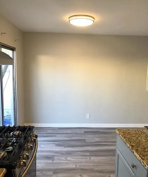 Building Photo - "Charming Burbank 2-Bed, 2-Bath Oasis on North Hollywood Way!"